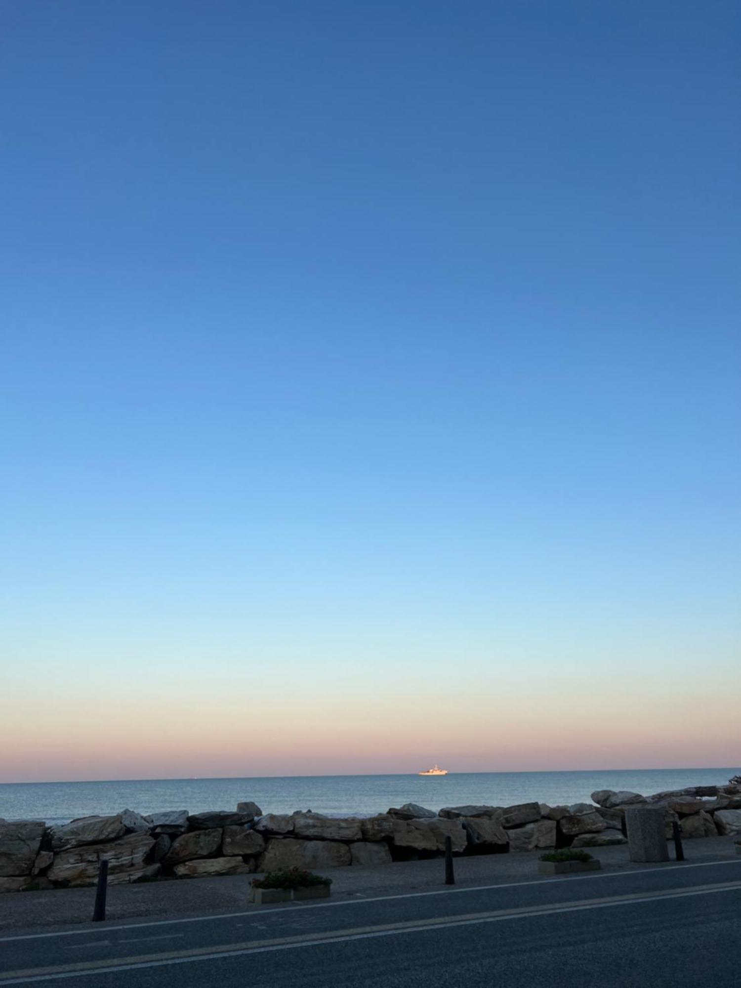 Il Faro Beach House Марина-ди-Пиза Экстерьер фото